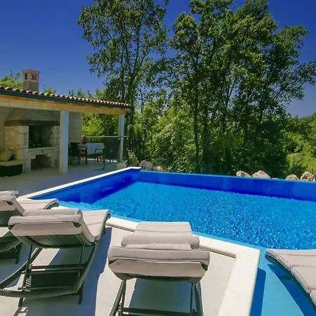Paula For Max 8 Persons In The Countryside Near Porec With Pool Vrznaveri