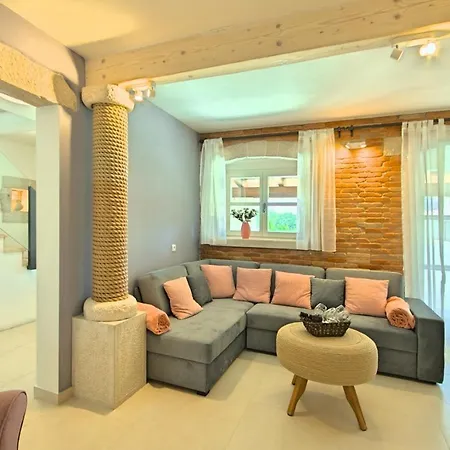Paula For Max 8 Persons In The Countryside Near Porec With Pool Vila Vrznaveri