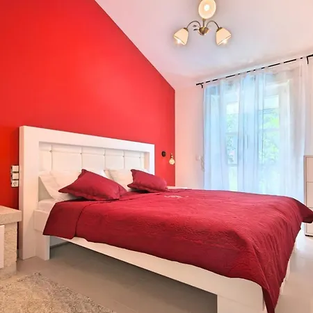 Vila Paula For Max 8 Persons In The Countryside Near Porec With Pool