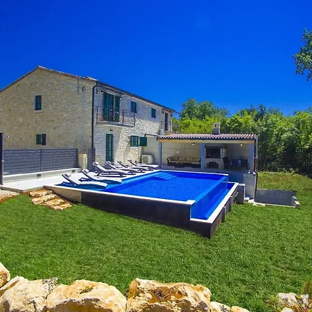 Vila Paula For Max 8 Persons In The Countryside Near Porec With Pool