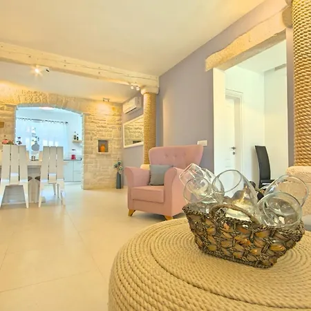 Vila Paula For Max 8 Persons In The Countryside Near Porec With Pool *