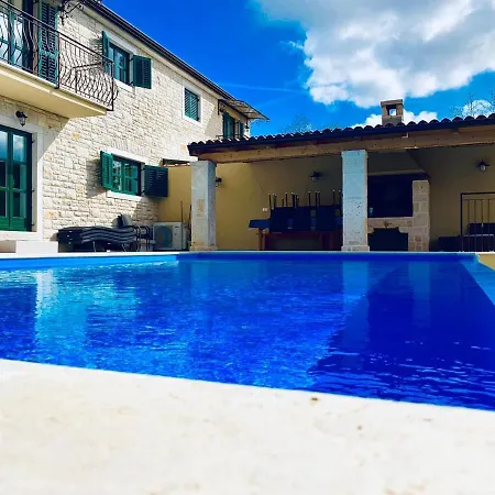 Paula For Max 8 Persons In The Countryside Near Porec With Pool Vila Vrznaveri
